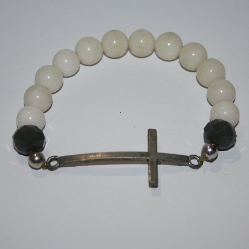 Pretty silver and white beaded cross bracelet 7"